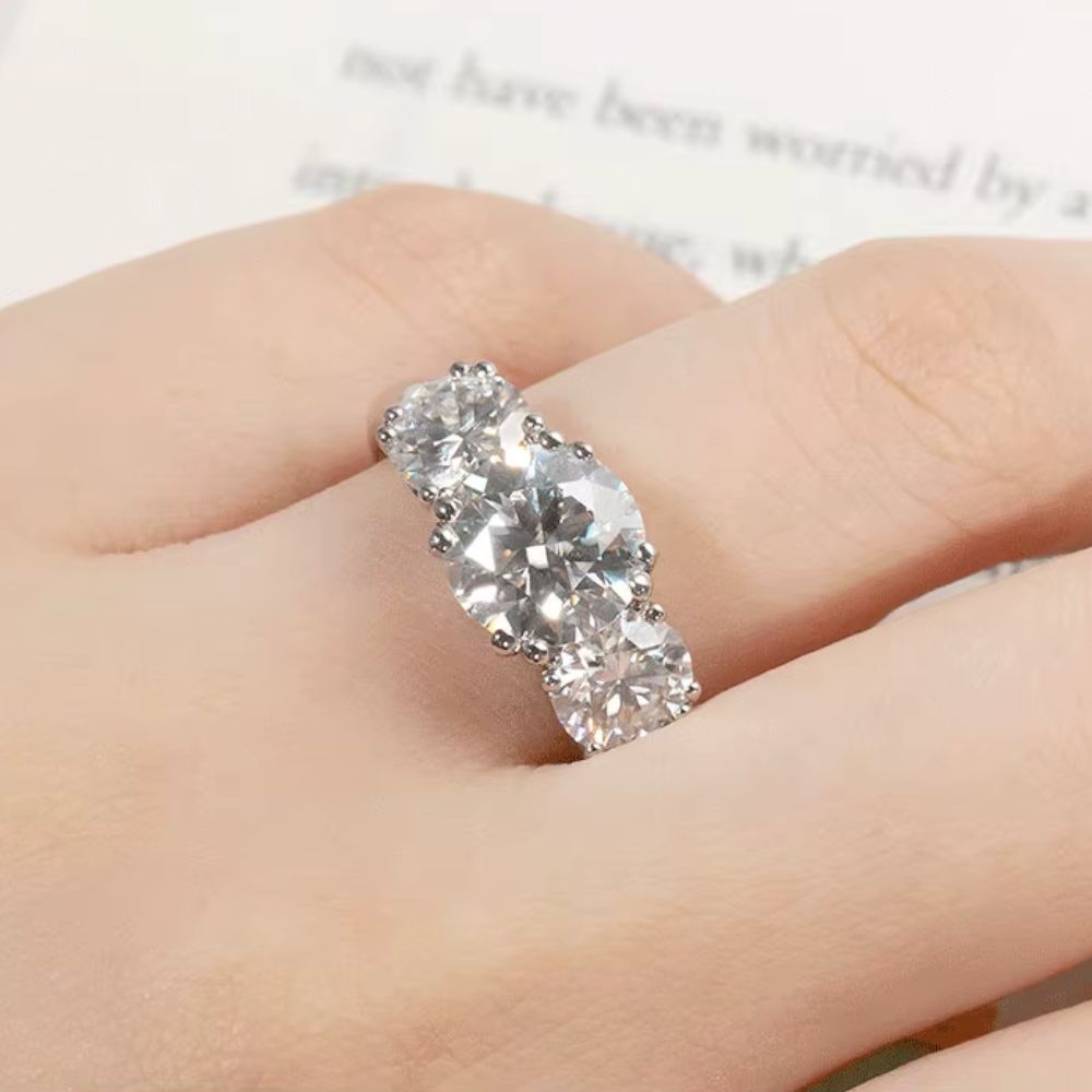 Anel Órion com Ouro Branco 18k e Moissanite 5 CT