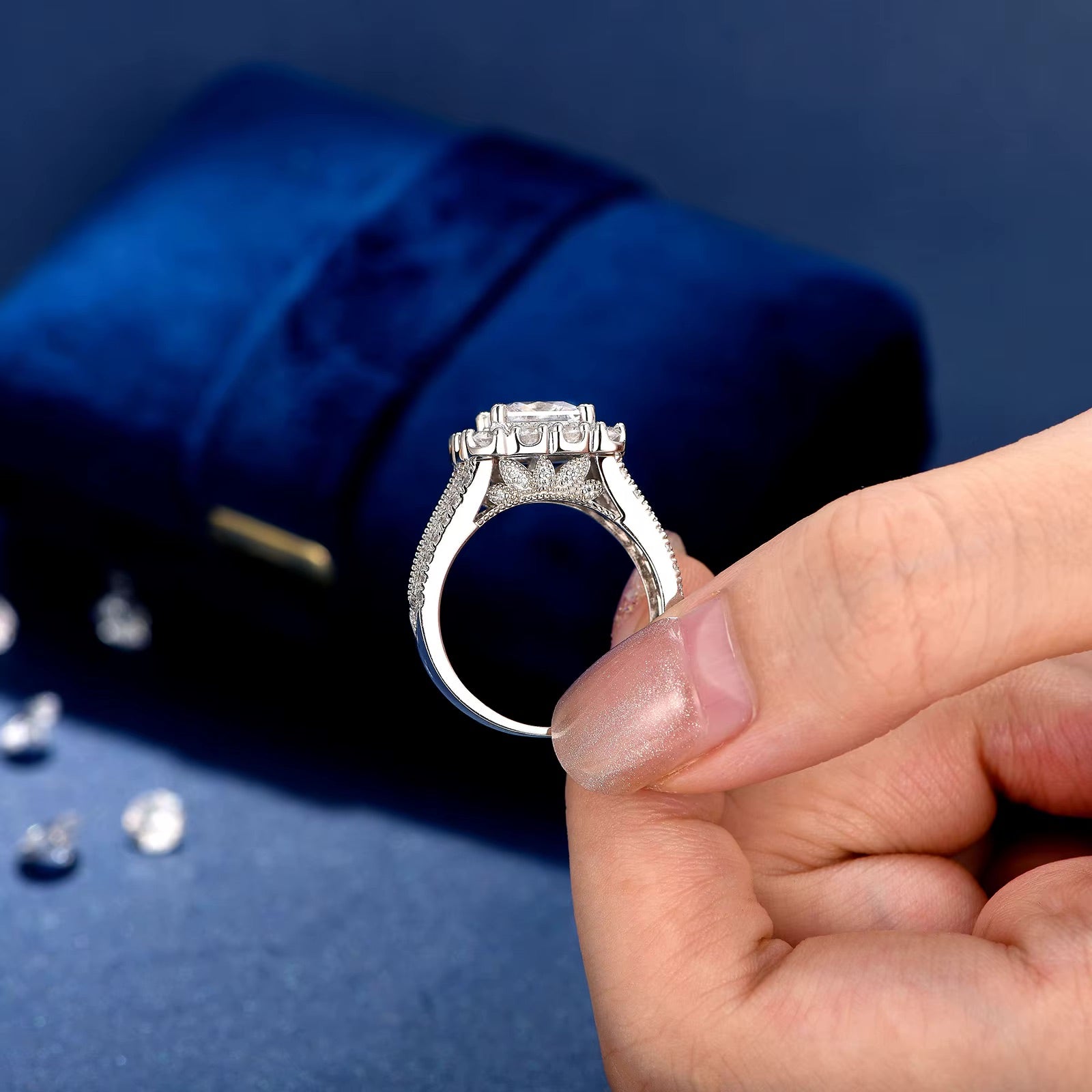 Anel Solitário Halo (Compre 1, Ganhe 1)