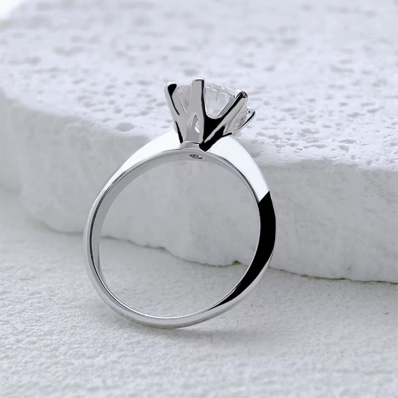 Anel Solitário em Prata 925 com Moissanite 0,5 CT