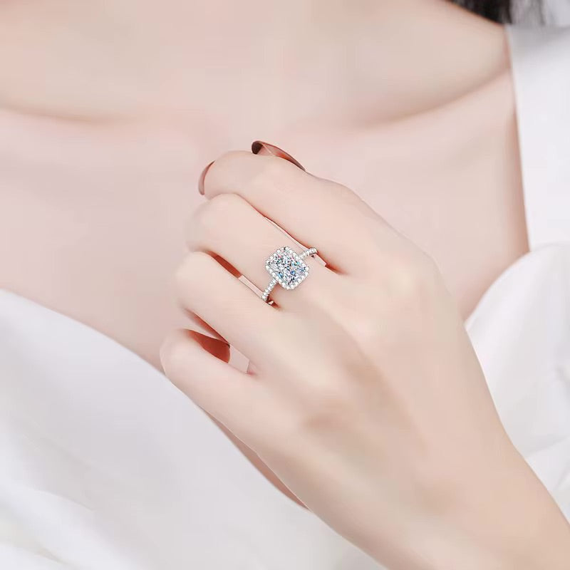 Anel Solitário em Prata 925 com Banho de Ouro 18k e Pedra Moissanite de 1 CT